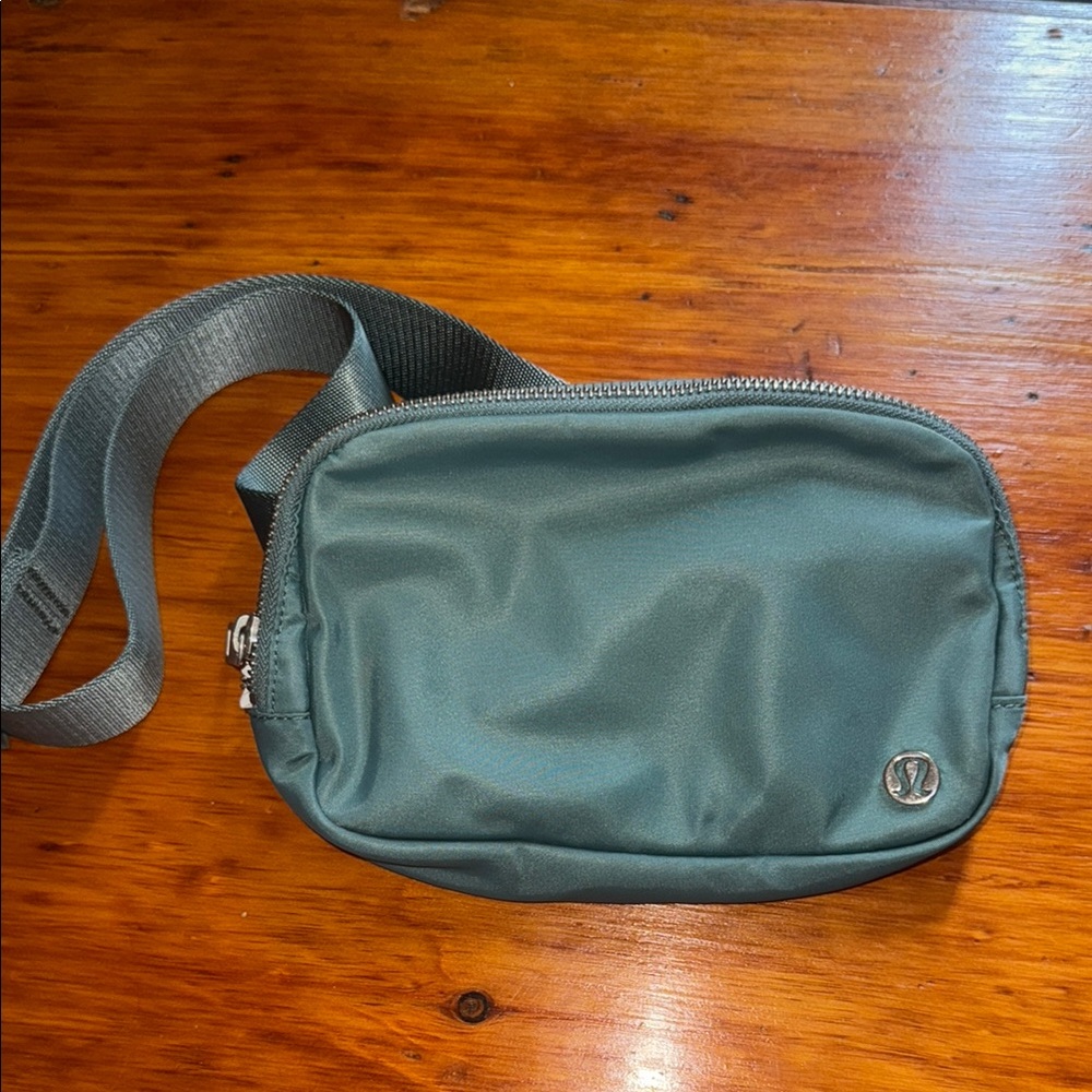Lululemon Athletica Green Belt Bag with Adjustable Strap